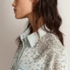 Chemise « boyfriend » délavée pour femme, ornée de cristaux cabochons