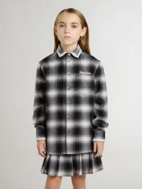Chemise à carreaux noirs et blancs pour enfant avec broderies blanches