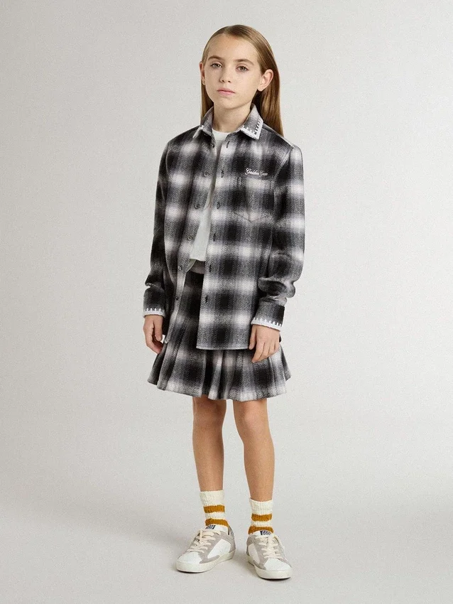 Chemise à carreaux noirs et blancs pour enfant avec broderies blanches