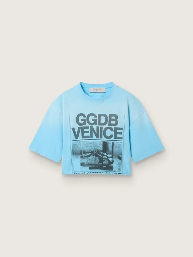 Chemise court pour femme en jersey de coton bleu clair avec imprimé graphique