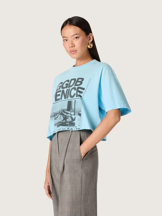 Chemise court pour femme en jersey de coton bleu clair avec imprimé graphique