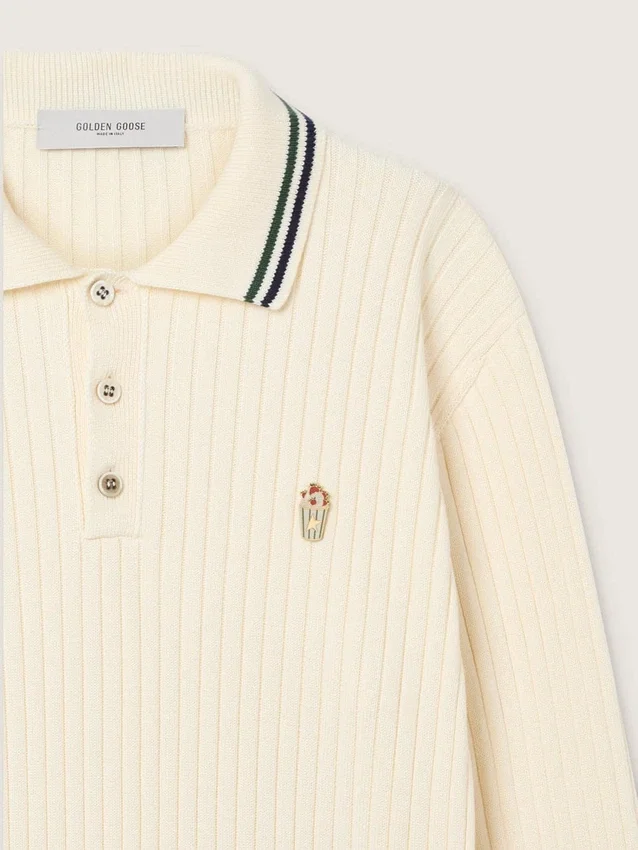 Chemise d’homme à manches longues en maille blanche avec bordures contrastées et épingle amovible