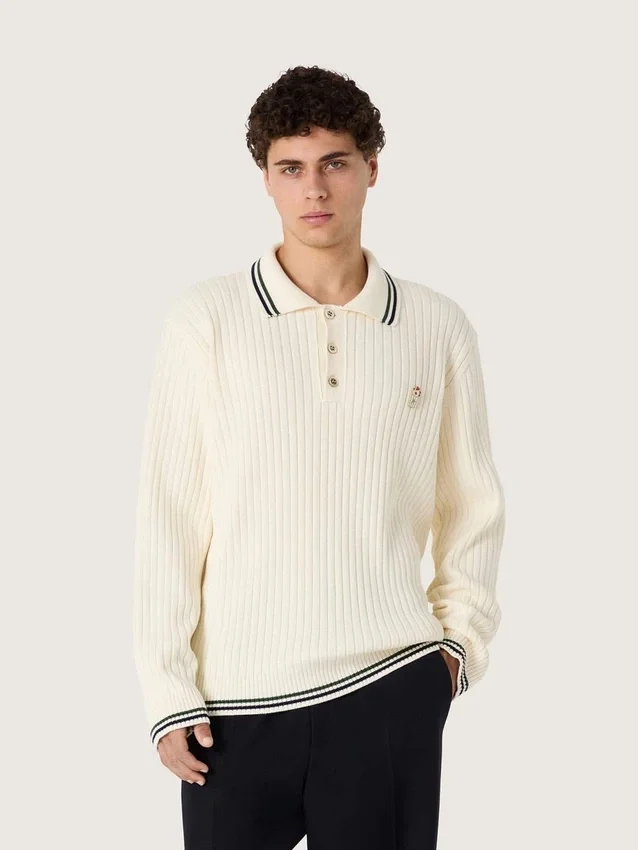 Chemise d’homme à manches longues en maille blanche avec bordures contrastées et épingle amovible
