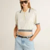 Chemise de polo pour femme en coton blanc délavé avec bordures côtelées bleues