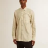Chemise en coton écru pour homme à fines rayures noires