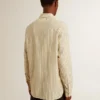 Chemise en coton écru pour homme à fines rayures noires