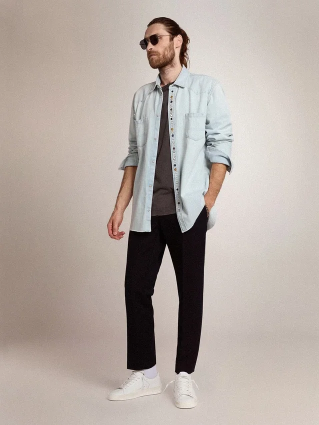 Chemise en denim délavé pour homme avec clous martelés