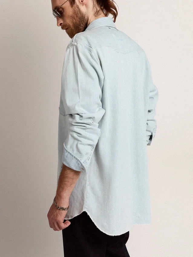 Chemise en denim délavé pour homme avec clous martelés