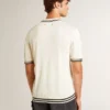 Chemise en maille blanche délavée pour homme avec bordures bleues