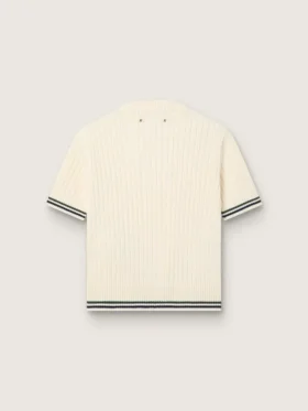 Chemise en maille blanche pour femme avec bords contrastés et broche amovible