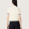 Chemise en maille blanche pour femme avec bords contrastés et broche amovible