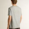 Chemise gris effet vintage pour homme avec imprimé sur le devant