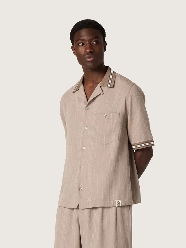 Chemise à manches courtes pour homme en laine fine grise à fines rayures