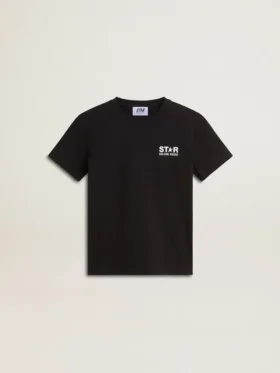 Chemise noire avec logo blanc contrastant sur le devant et une grande étoile dans le dos
