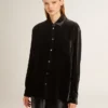 Chemise noire effet velours avec broderies