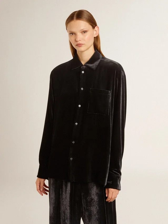 Chemise noire effet velours avec broderies