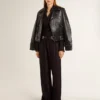 Chemise noire pour femme à rayures verticales et fermeture par nœud sur le côté