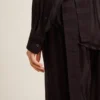 Chemise noire pour femme à rayures verticales et fermeture par nœud sur le côté