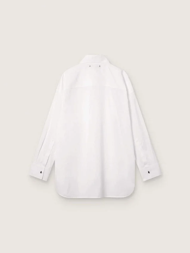 Chemise oversize pour femme en coton blanc avec plis et boutons décoratifs