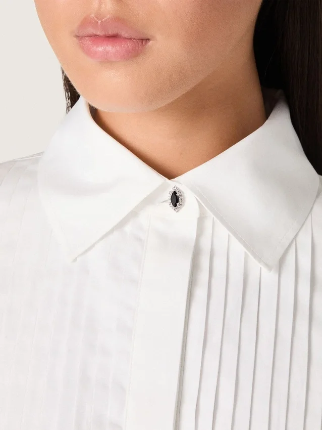 Chemise oversize pour femme en coton blanc avec plis et boutons décoratifs