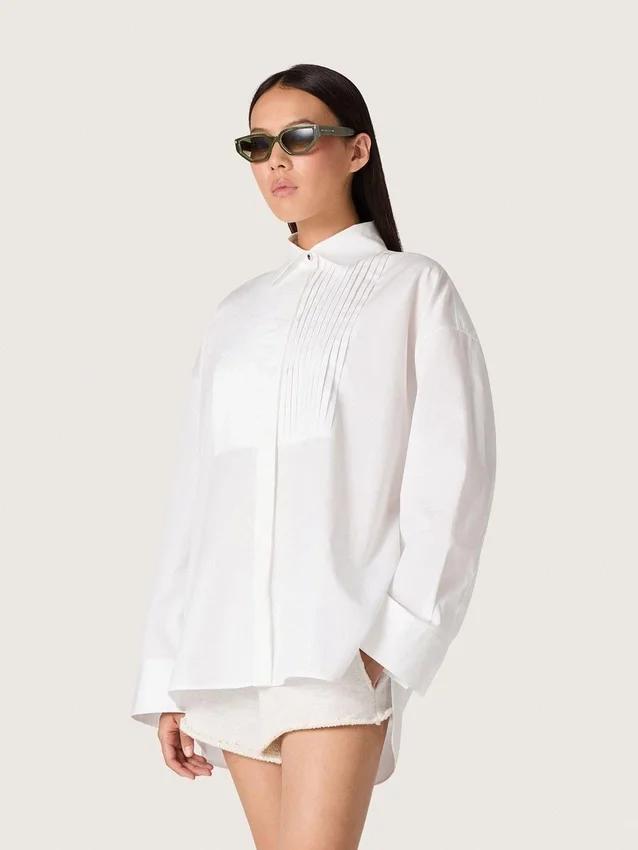 Chemise oversize pour femme en coton blanc avec plis et boutons décoratifs