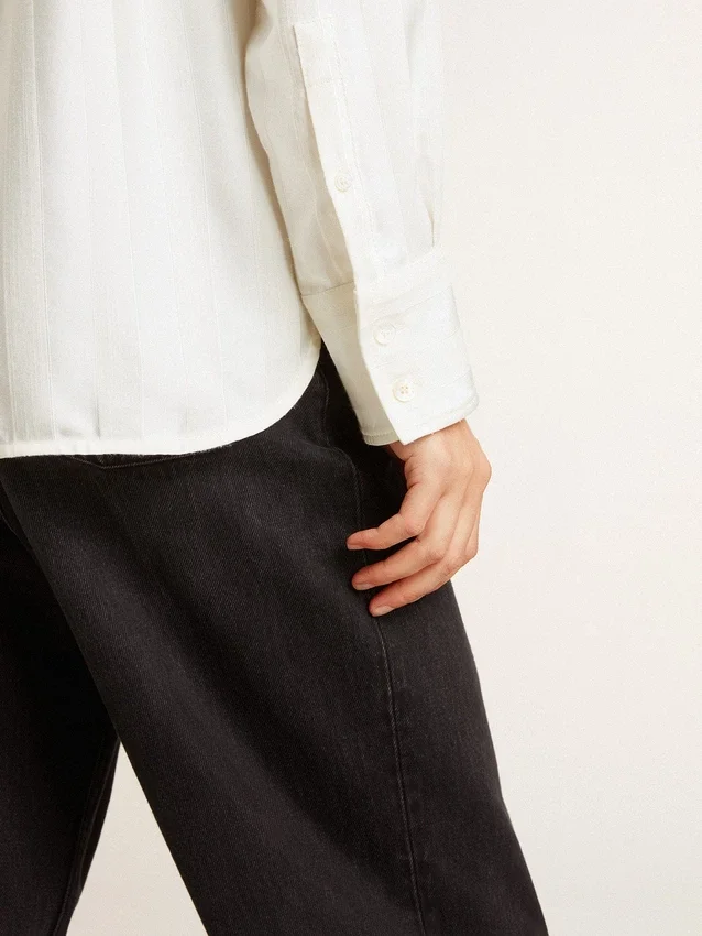 Chemise pour femme à rayures verticales et broderies de cristaux