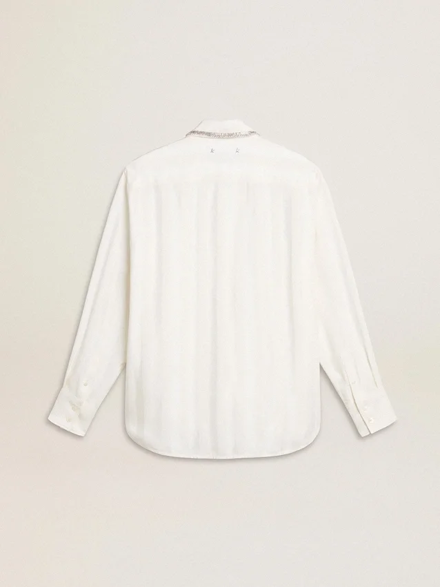 Chemise pour femme à rayures verticales et broderies de cristaux