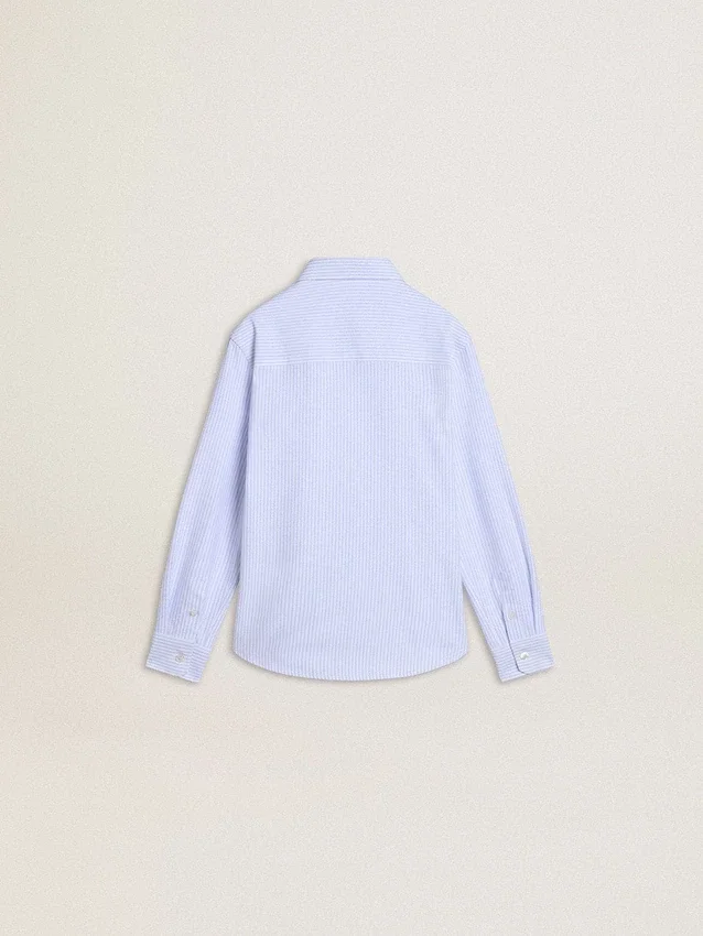 Chemise pour garçon en coton rayé bleu clair et blanc avec logo brodé