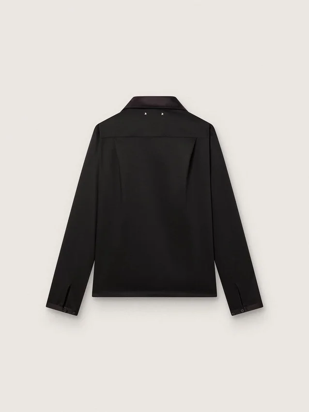 Chemise pour homme en sergé de laine noir avec des détails en satin noir