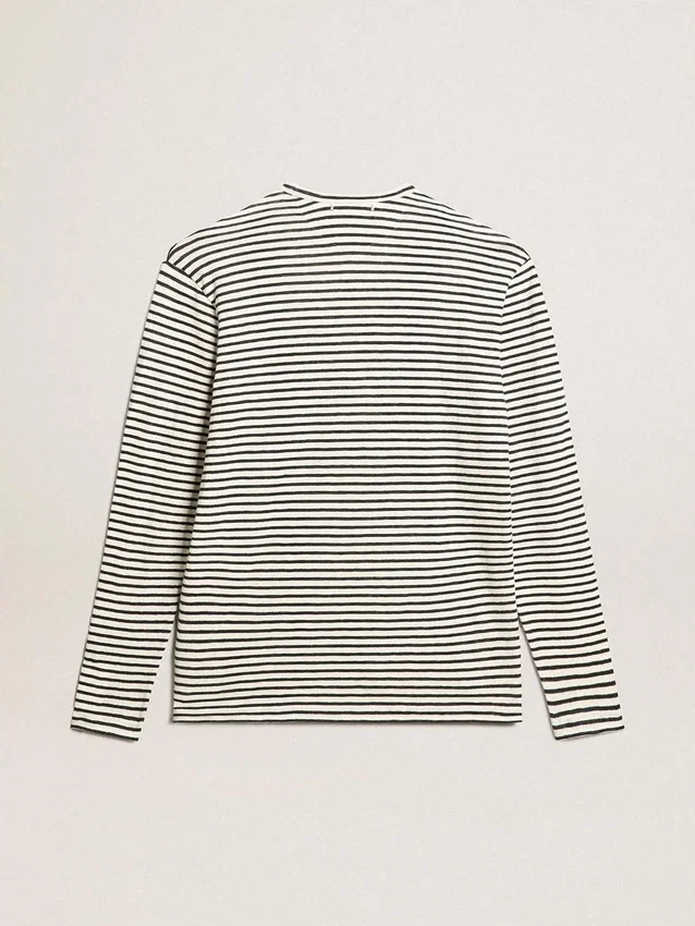 Chemise pour homme à rayures blanches et bleues avec broderie sur le devant