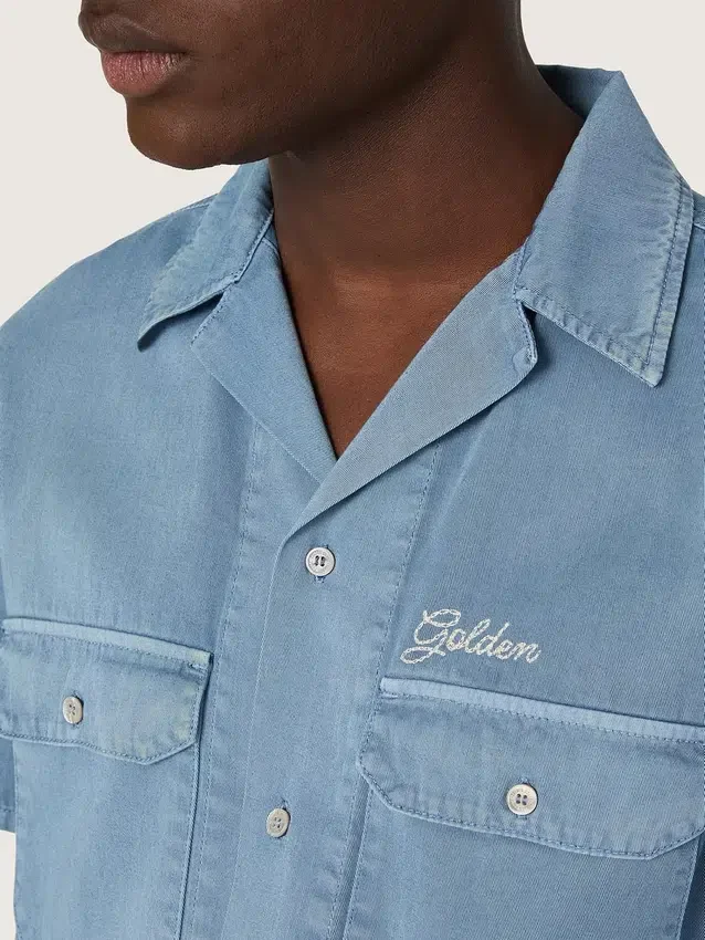 Chemise unisexe en denim bleu clair avec broderie dans le dos