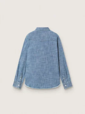 Chemise unisexe Journey en chambray de coton bleu clair avec ourlet frangé et écusson brodé