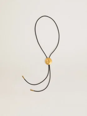 Collier bolo Jewelmates en cuir noir avec détails en métal doré antique