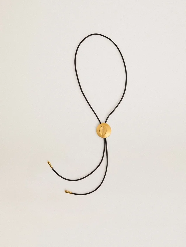 Collier bolo Jewelmates en cuir noir avec détails en métal doré antique