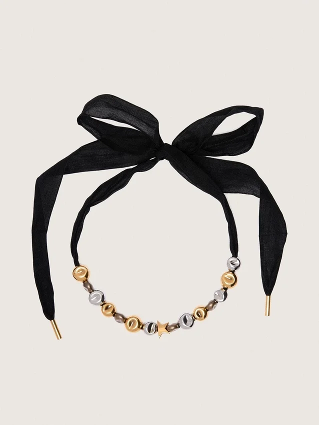 Collier ras-du-cou en ruban noir avec clous