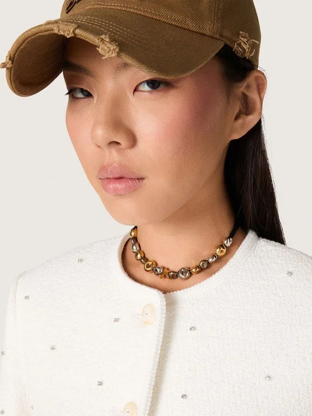 Collier ras-du-cou en ruban noir avec clous