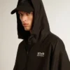 Coupe-vent noir à capuche