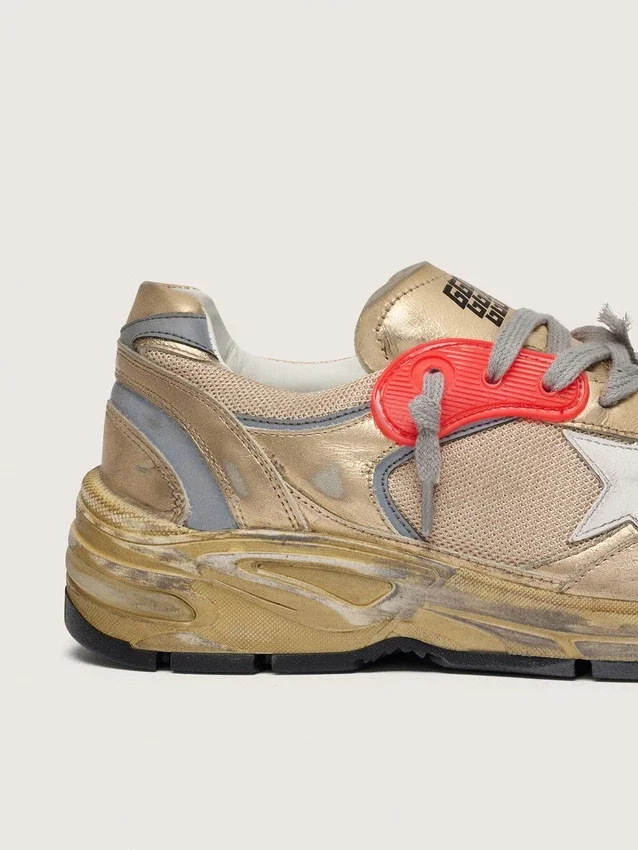 Dad-Star pour femme en cuir laminé doré et maille, avec étoile en cuir blanc et languette de talon en cuir doré