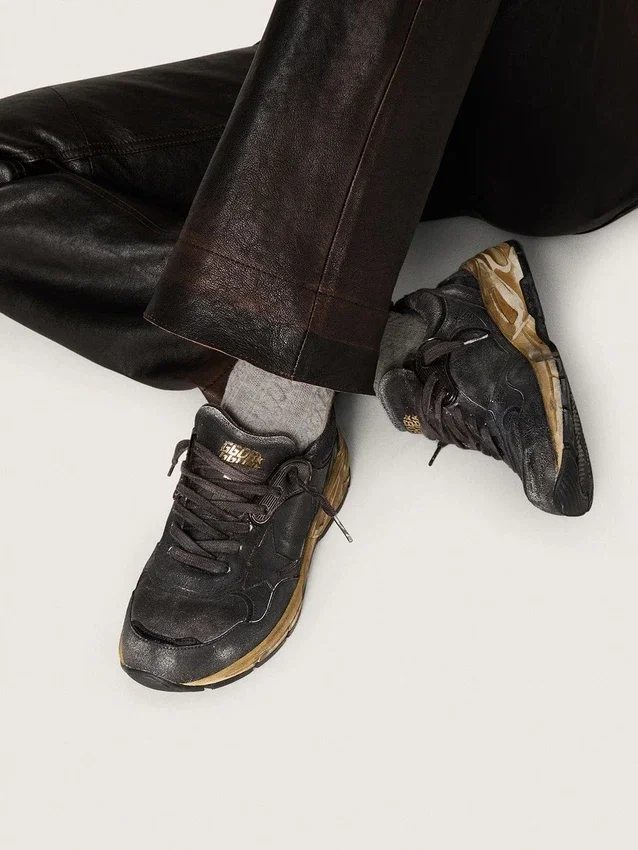 Dad-Star pour femme en cuir naplak noir et cuir craquelé, avec étoile et languette de talon noires