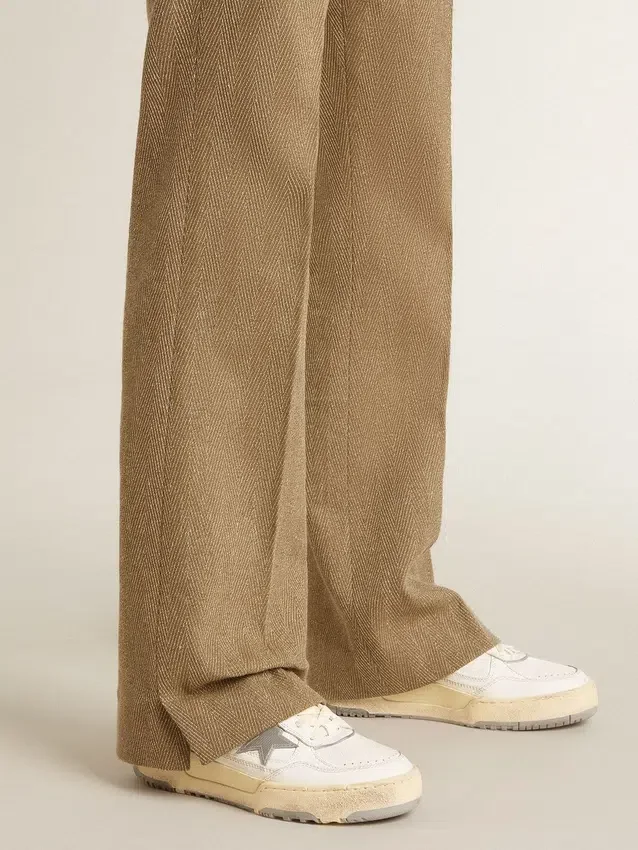 Forty2 pour femme avec étoile grise et languette de talon en cuir blanc