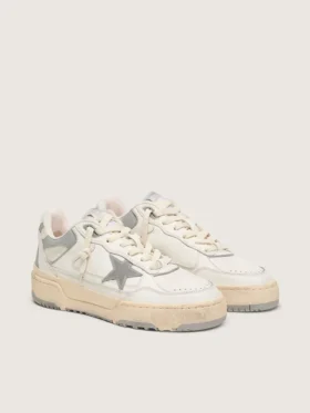 Forty2 pour homme avec étoile grise et languette de talon en cuir blanc