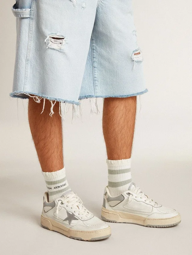 Forty2 pour homme avec étoile grise et languette de talon en cuir blanc
