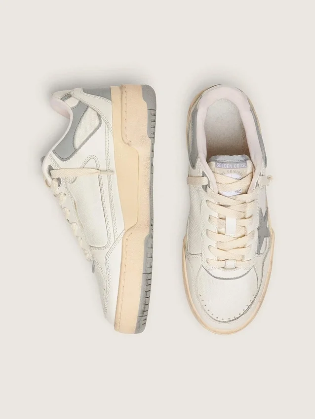 Forty2 pour homme avec étoile grise et languette de talon en cuir blanc