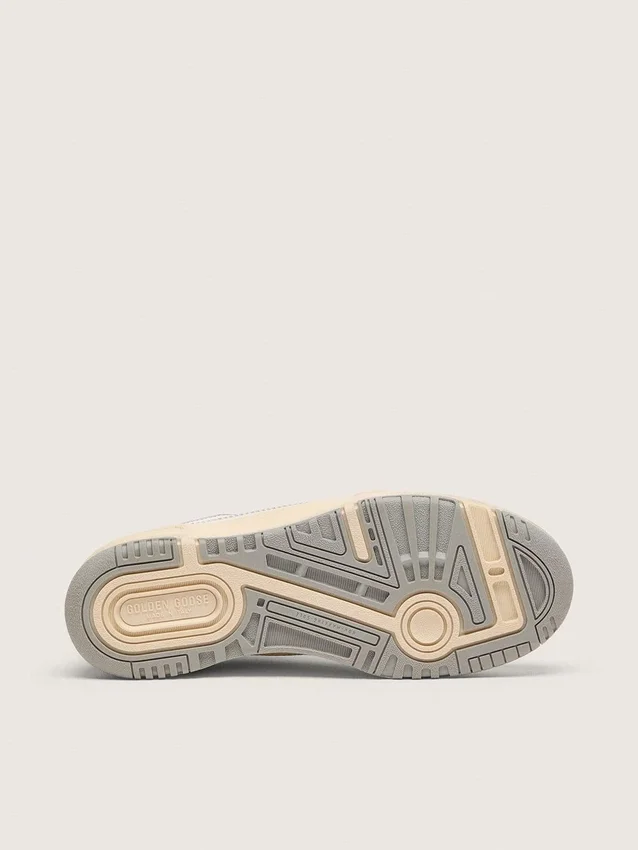 Forty2 pour homme avec étoile grise et languette de talon en cuir blanc
