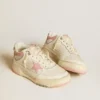 Forty2 pour homme avec étoile rose et languette de talon en cuir blanc