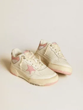 Forty2 pour homme avec étoile rose et languette de talon en cuir blanc