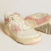 Forty2 pour homme avec étoile rose et languette de talon en cuir blanc