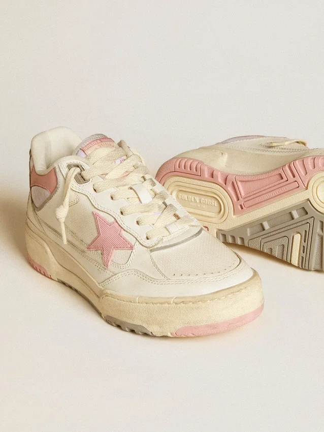Forty2 pour homme avec étoile rose et languette de talon en cuir blanc