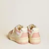 Forty2 pour homme avec étoile rose et languette de talon en cuir blanc