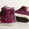 Francy Sneakers ornées de paillettes et d’un lettrage manuscrit sur la semelle extérieure